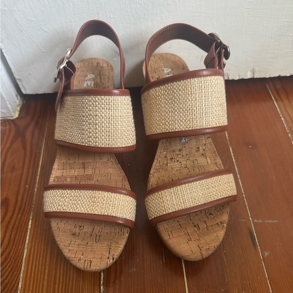 AEROSOLES NWOB “Camera Platform Heeled Sandals” Sz 9 - Picture 2 of 13